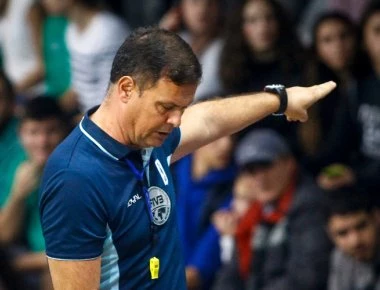 Ο κακός χαμός στο ντέρμπι Ολυμπιακός-Παναθηναϊκός στο βόλεϊ - Η λανθασμένη διαιτητική απόφαση (βίντεο)